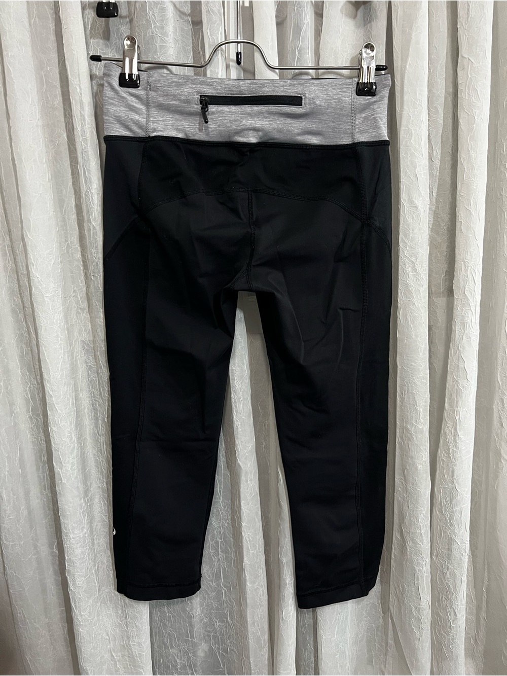 Lululemon Leggings with Heather Gray Waistband and Zipper Pocket